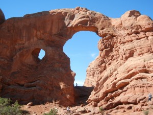 See the guy in the arch
